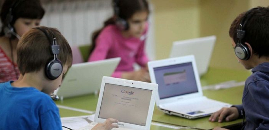 احذروا.. أكثر من 30٪ من الأطفال يتحدثون مع الغرباء عبر الإنترنت أسبوعيًا
